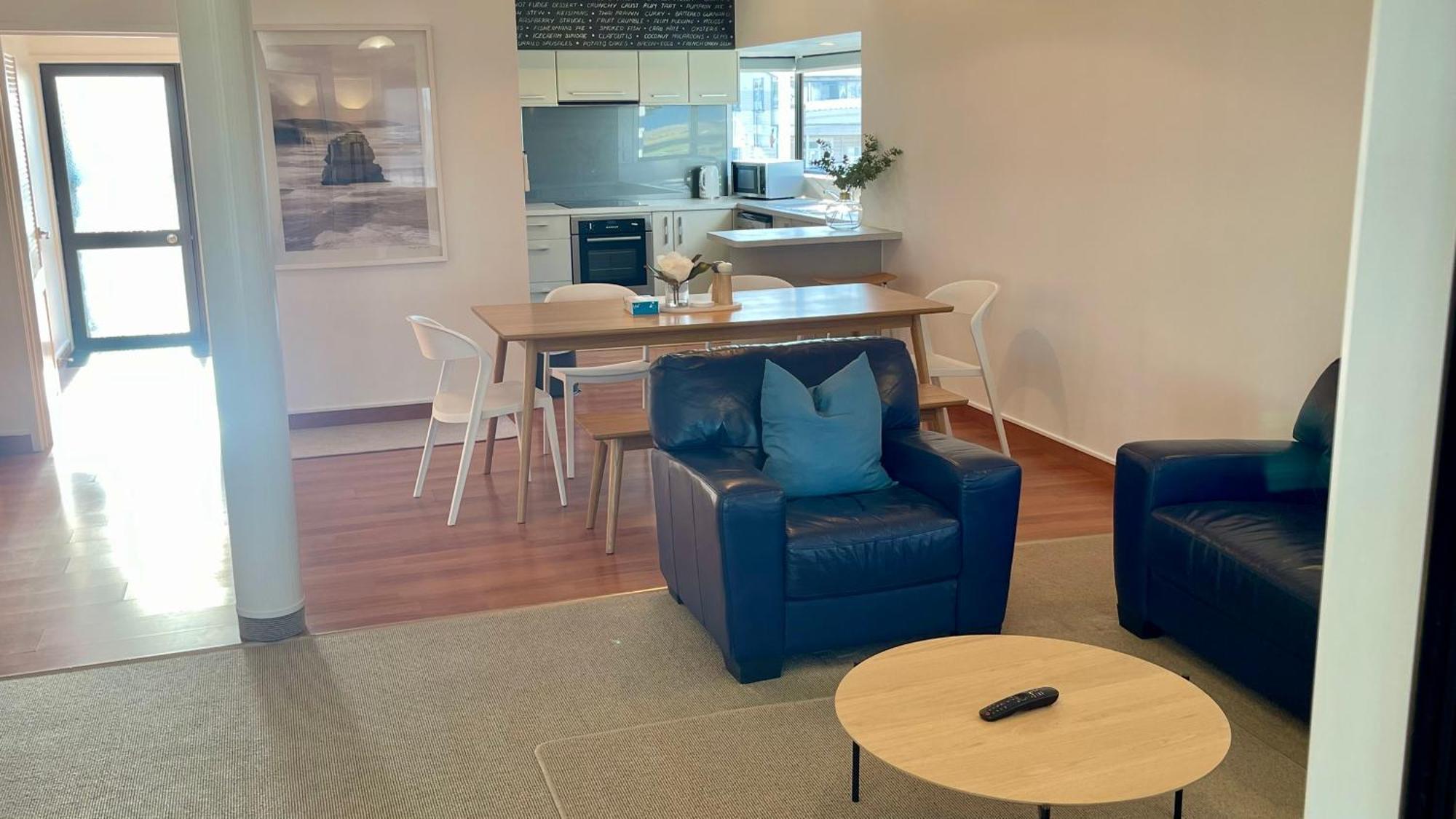 The Nautilus Hotel Нейпиър Екстериор снимка A typical apartment at the University of Tasmania's New College