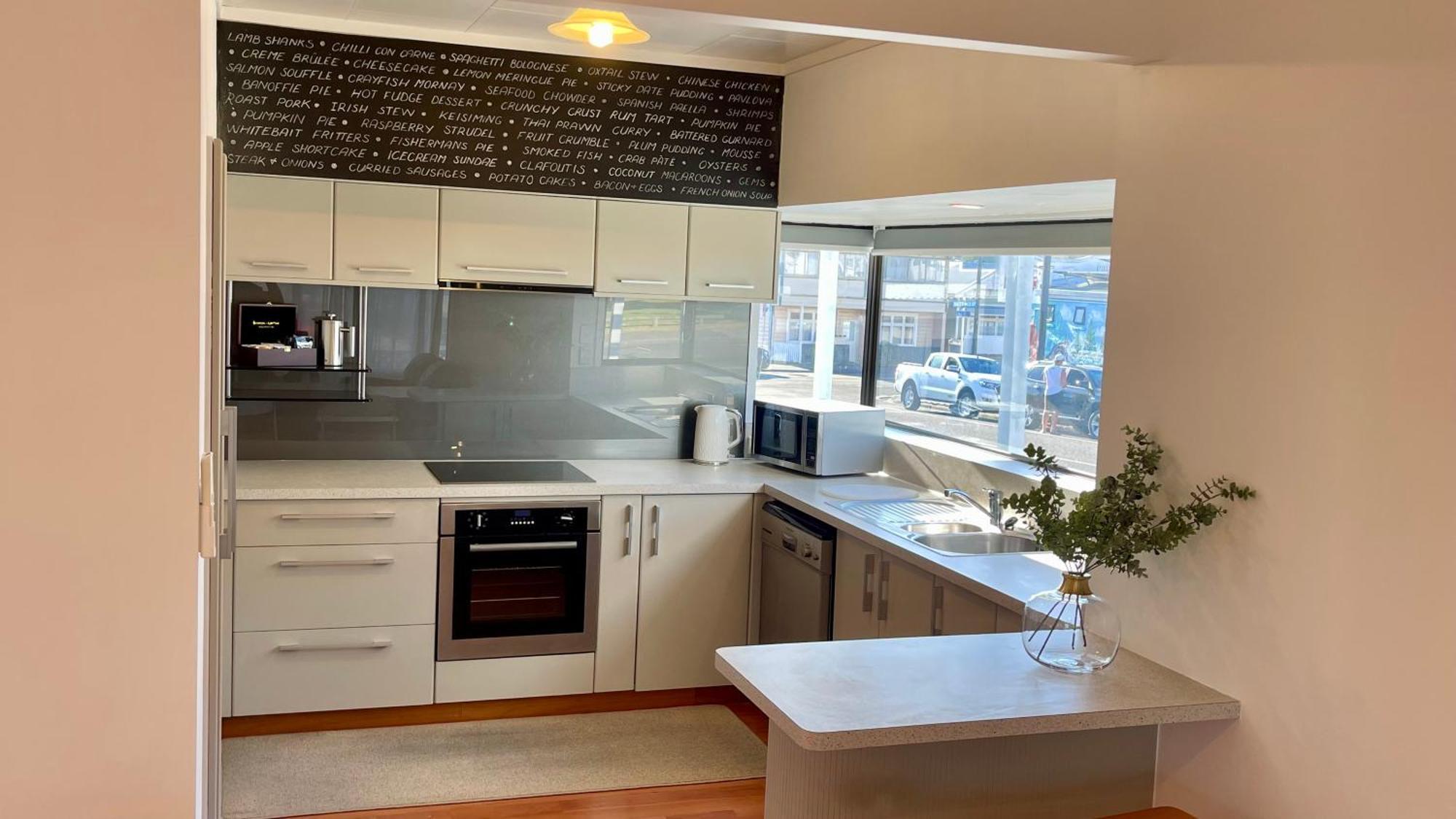 The Nautilus Hotel Нейпиър Екстериор снимка A modern kitchen