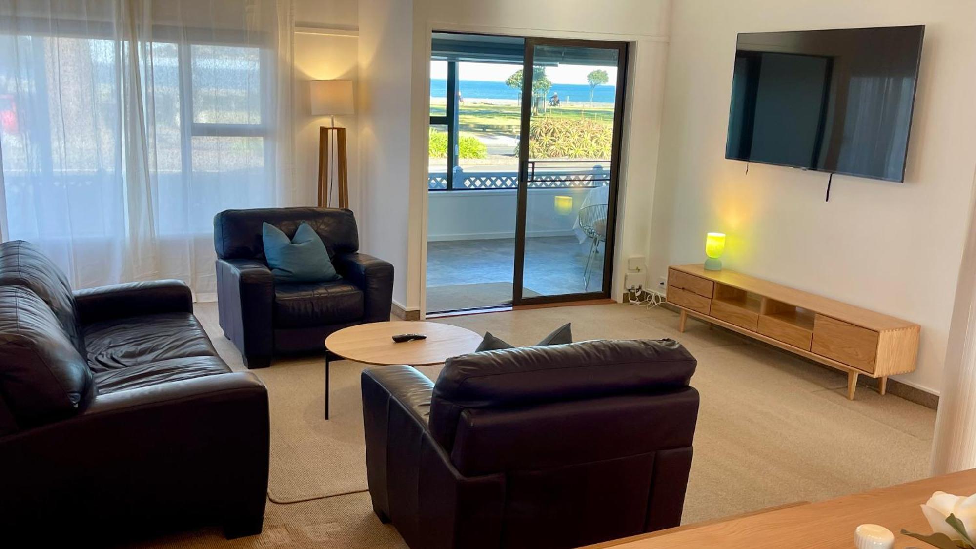 The Nautilus Hotel Нейпиър Екстериор снимка Living room at the Bayview Hotel, 2019