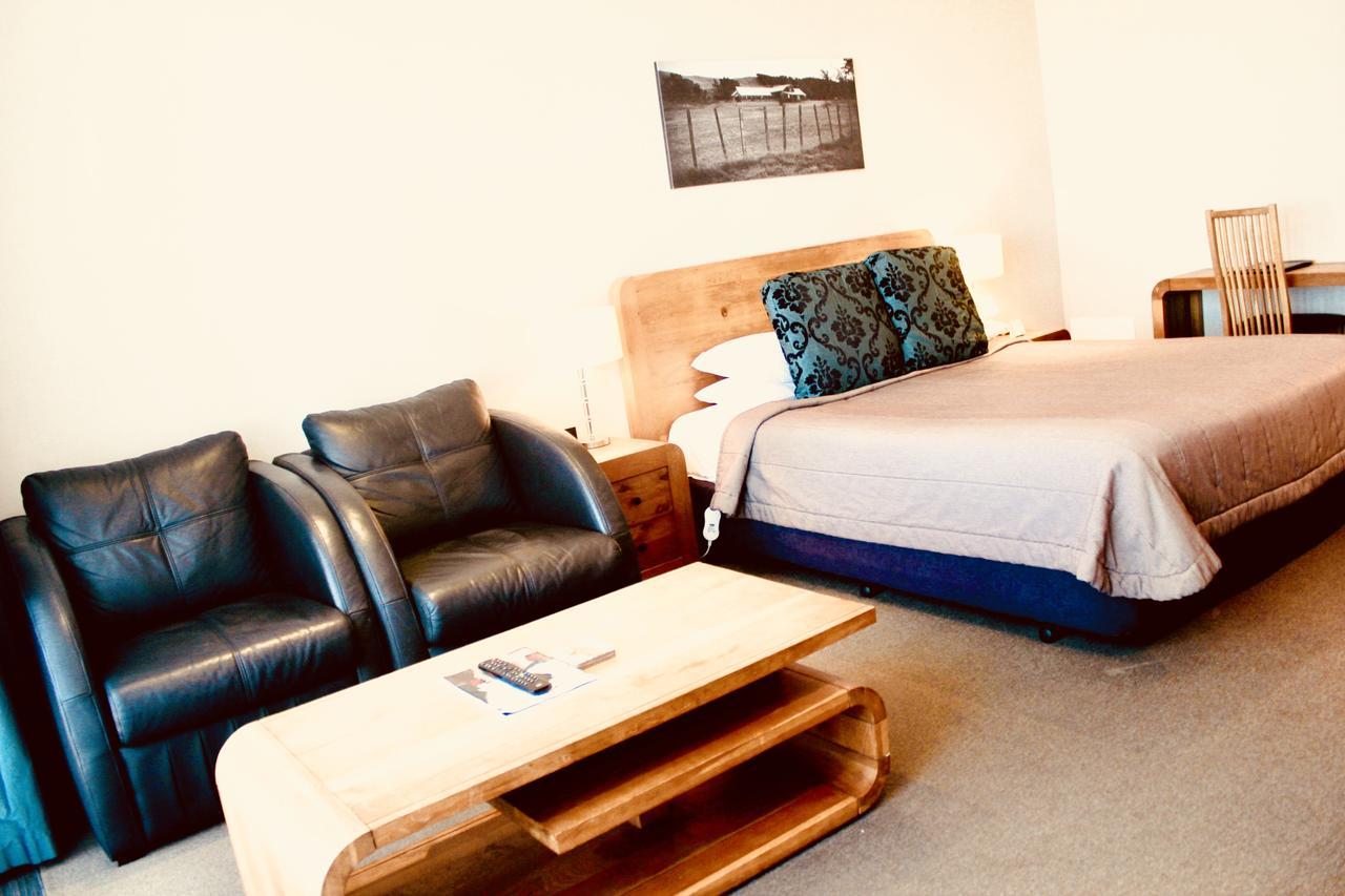 The Nautilus Hotel Нейпиър Екстериор снимка A room at the hotel