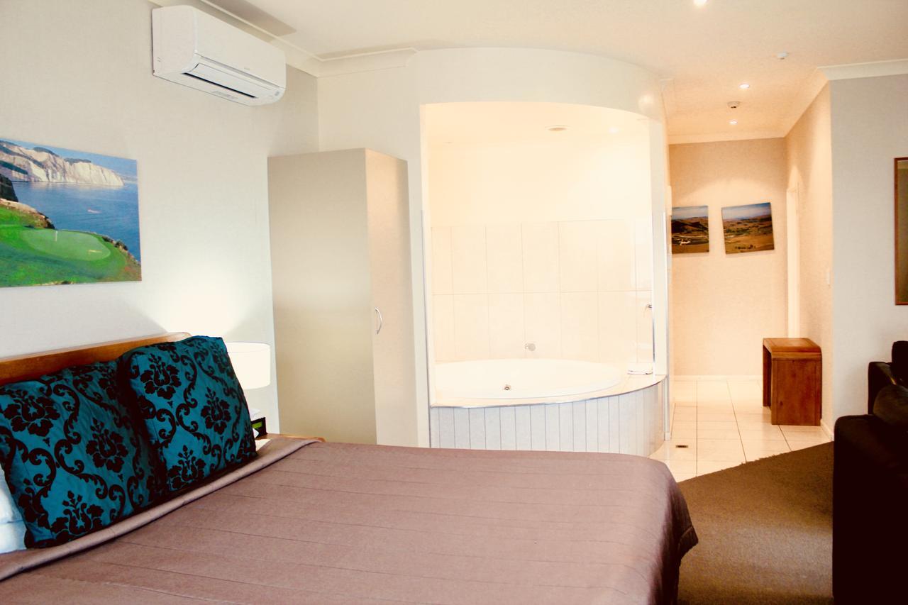 The Nautilus Hotel Нейпиър Екстериор снимка A room at the hotel