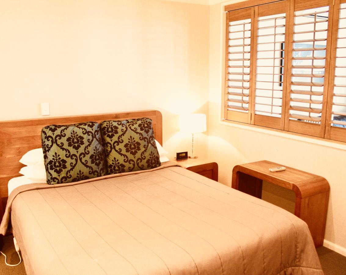 The Nautilus Hotel Нейпиър Екстериор снимка A bedroom at the hotel