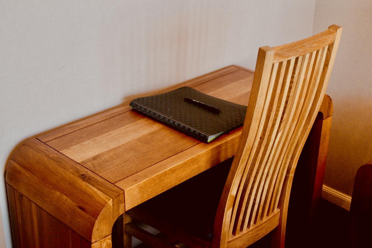 The Nautilus Hotel Нейпиър Екстериор снимка A writing desk