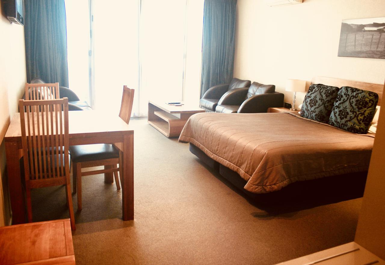 The Nautilus Hotel Нейпиър Екстериор снимка A typical studio apartment