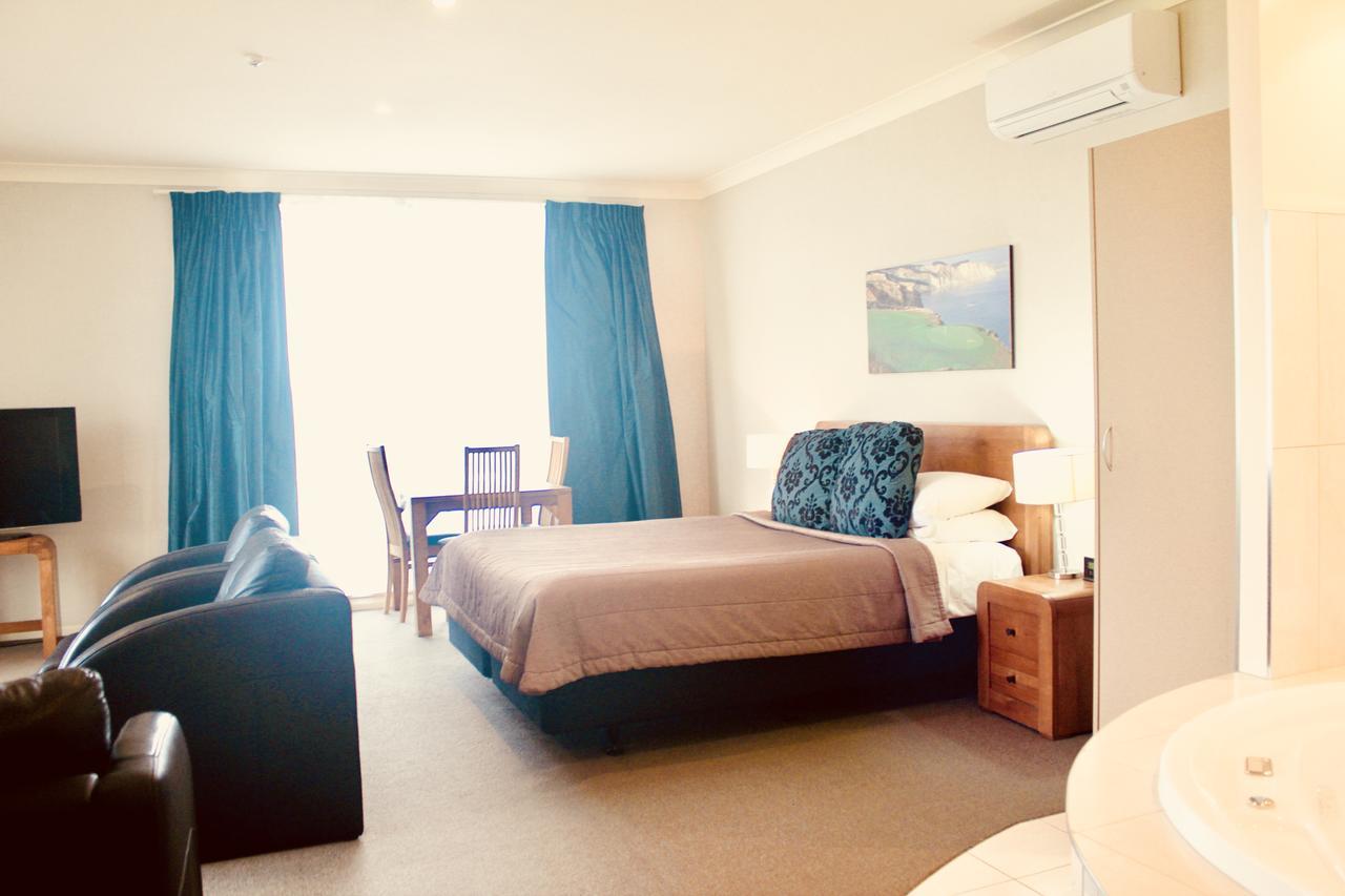 The Nautilus Hotel Нейпиър Екстериор снимка A typical studio apartment