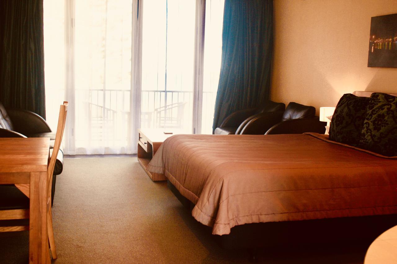 The Nautilus Hotel Нейпиър Екстериор снимка A room at the hotel