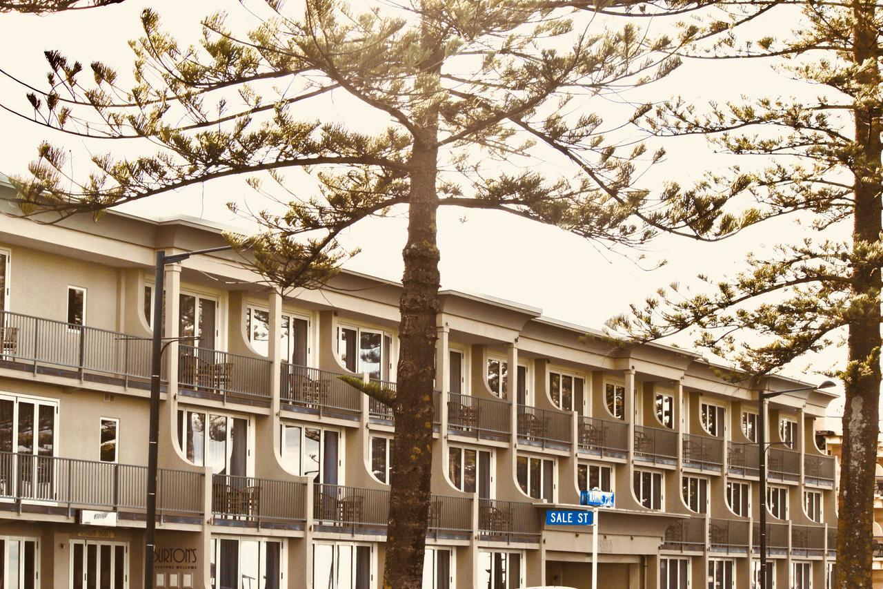 The Nautilus Hotel Нейпиър Екстериор снимка The 1960s apartment block at the northern end of the street