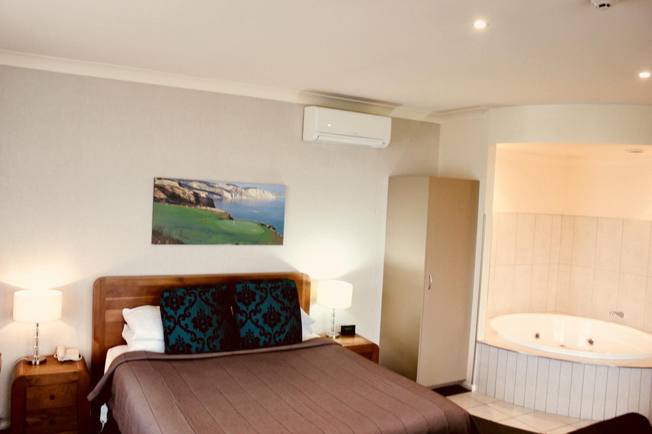 The Nautilus Hotel Нейпиър Екстериор снимка A room at the hotel